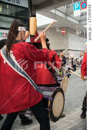 土佐の夏　よさこい祭りは楽しい　２０１５　本祭１日目　帯屋町アーケード　８月１０日 17190948