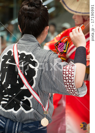 土佐の夏 よさこい祭りは楽しい ２０１５ 本祭２日目 帯屋町アーケード ８月１１日の写真素材