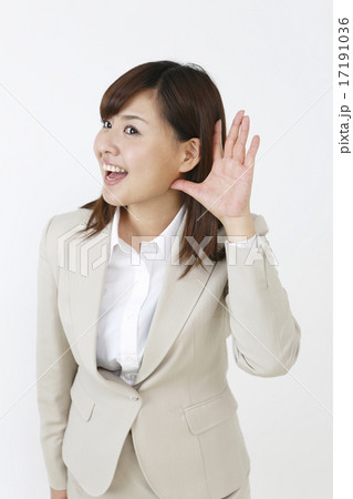 聞く女性 聞く女性 17191036