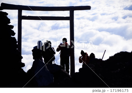 富士山山頂からの下山 17196175