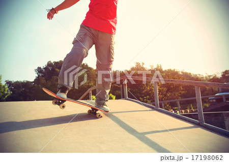 skateboarder legs riding skateboard at skatepark skateboarder legs riding skateboard at skatepark 17198062