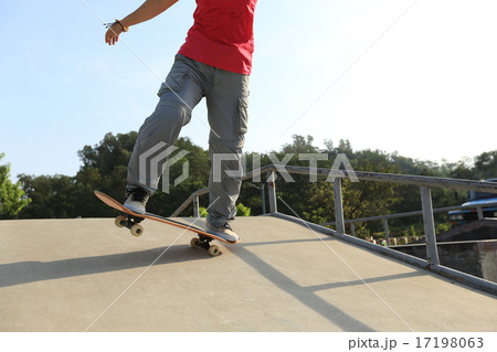 skateboarder legs riding skateboard at skatepark  17198063