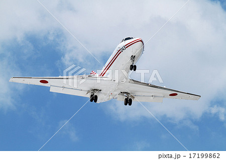 着陸する小型ジェット機 17199862