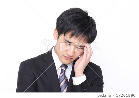 困っているビジネスマン 17201990