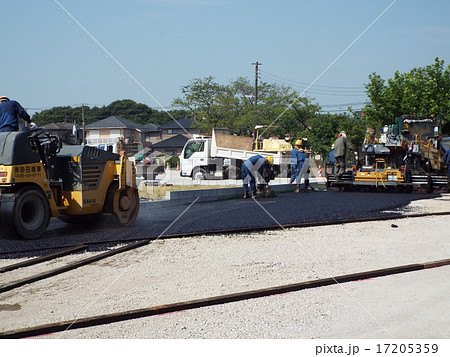 駐車場の舗装工事が進んでいます 駐車場の舗装工事が進んでいます 17205359