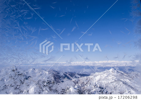志賀高原　横手山山頂　窓に着いた雪の結晶と傘岳 17206298