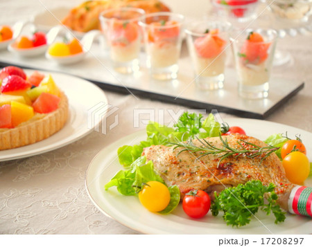 パーティーのテーブル(横位置) パーティーのテーブル(横位置) 17208297