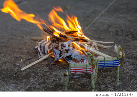 迎え火　送り火 17211347