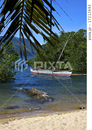 madagascar nosy be rock  branch boat   17212693