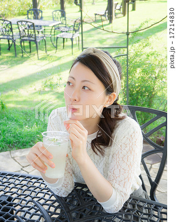 カフェテラス　女性 17214830