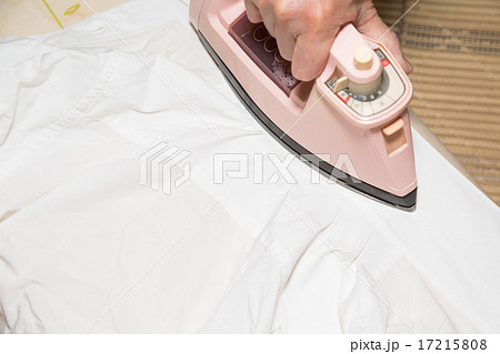 アイロンがけ 17215808