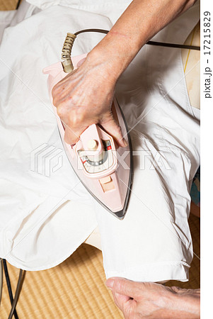 アイロンがけ 17215829