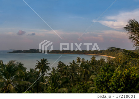 evening view from hill on Koh Mak onto horizon 17218001