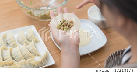餃子作り 餃子作り 17218173