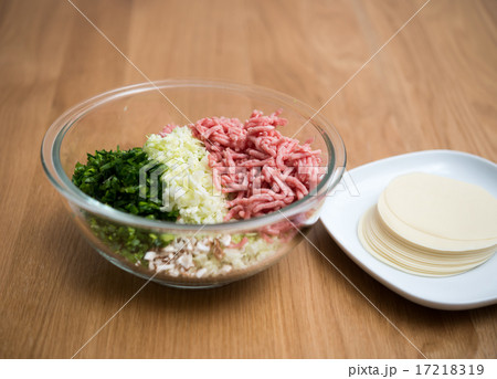 餃子作り 17218319