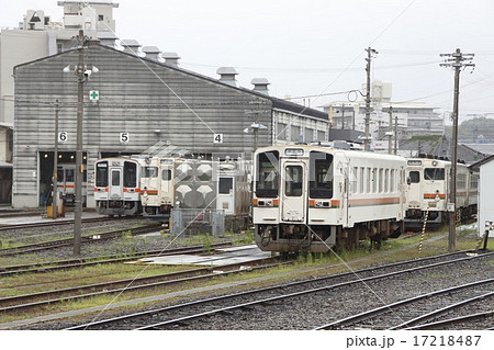 伊勢車両区で入替を行う参宮線キハ40など 17218487