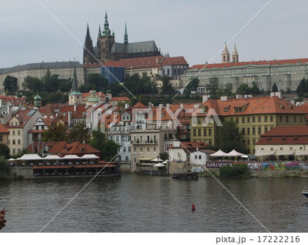 ブルタヴァ川越しのプラハ城 17222216