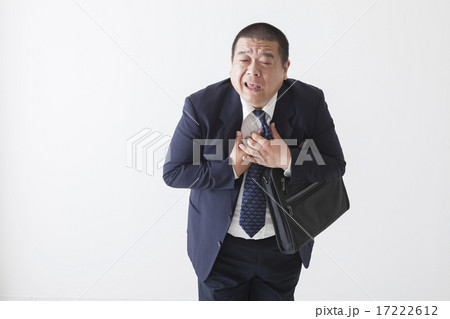 スーツを着た中年男性 17222612