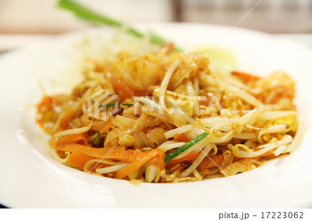 Thai food padthai fried noodle with shrimp Thai food padthai fried noodle with shrimp 17223062
