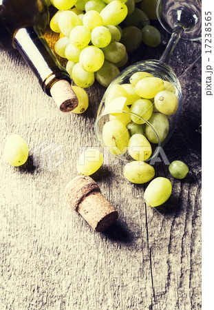 white wine white wine 17238565