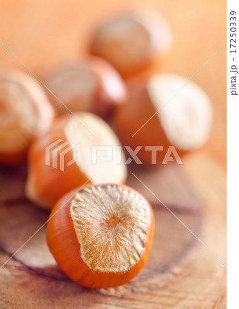 hazelnuts 17250339