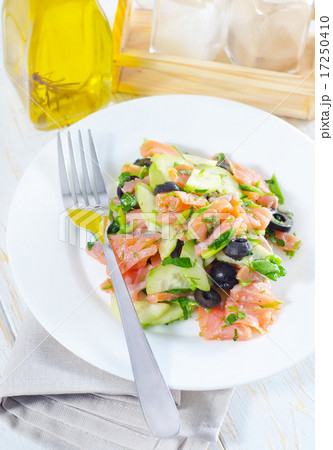 salad with salmon 17250410