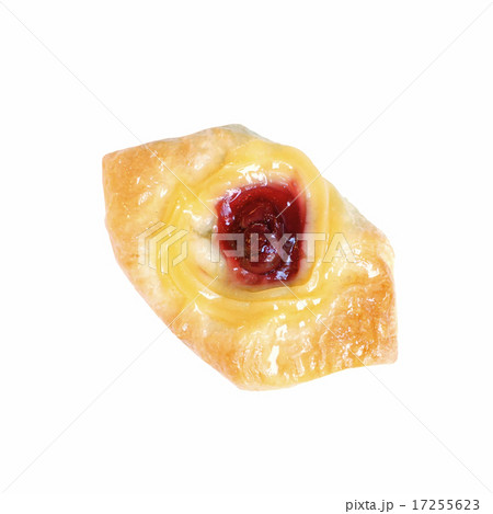 strawberry fruit danish desserts isolated on white strawberry fruit danish desserts isolated on white 17255623