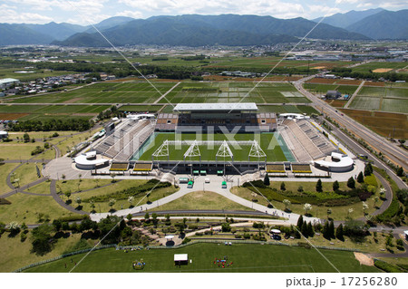 長野県の松本平広域公園総合球技場を空撮 17256280