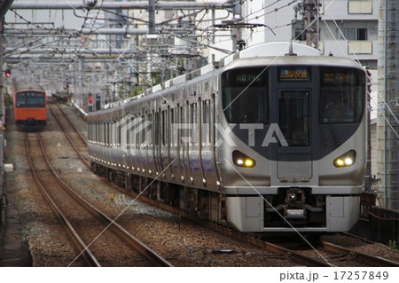 阪和線直通の225系電車 17257849