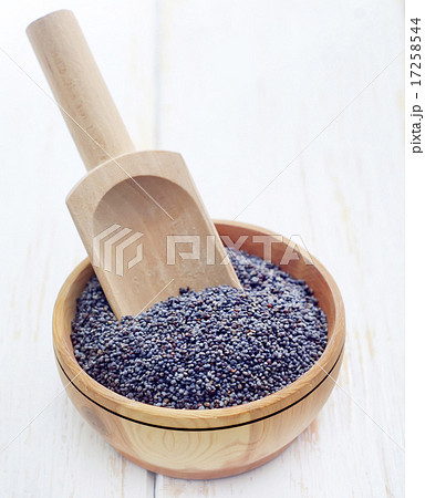 poppy seeds 17258544