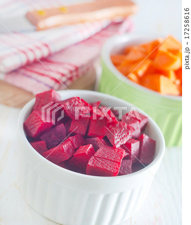 beet and carrot 17258616
