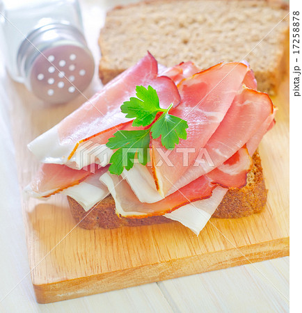 sandwich with ham 17258878