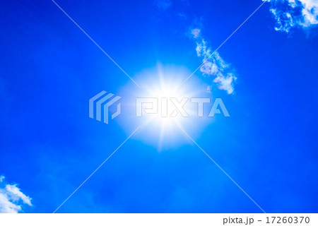 太陽と雲と空の写真素材