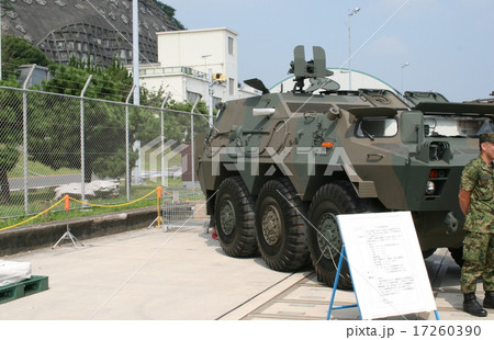 戦後初めて実用化された装輪装甲車の展示 17260390