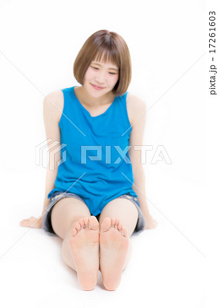 若い女性の足の裏の写真素材