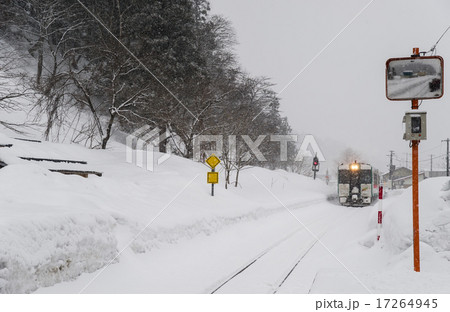 山形　雪の古口駅　奥の細道号 17264945