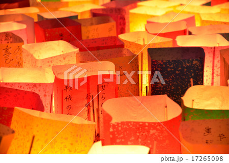 広島原爆の日の灯篭流し 広島原爆の日の灯篭流し 17265098