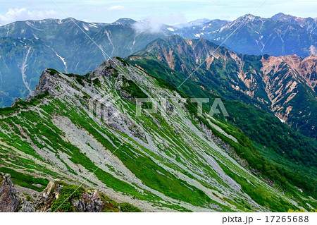槍ヶ岳の登りから見る西鎌尾根 槍ヶ岳の登りから見る西鎌尾根 17265688