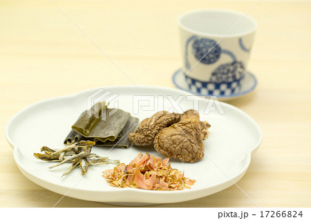 食品 カツオ節 干し椎茸 コンブ いりこ 出汁 食品 カツオ節 干し椎茸 コンブ いりこ 出汁 17266824