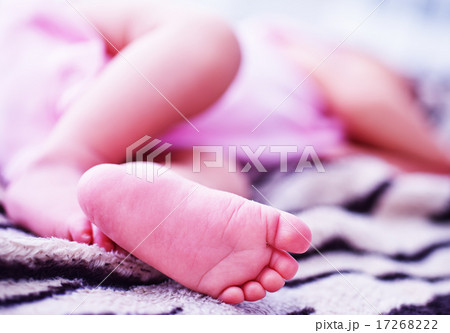 bare feet baby 17268222