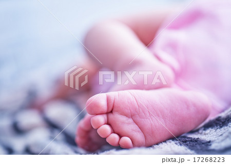 bare feet baby 17268223