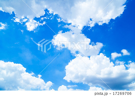 雲　綿雲　積乱雲　積雲　高積雲　青い空　白い雲　コピースペース　背景用素材　クラウド　テキスト　青空 17269706