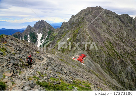 涸沢岳から奥穂高岳と穂高岳山荘 17273180