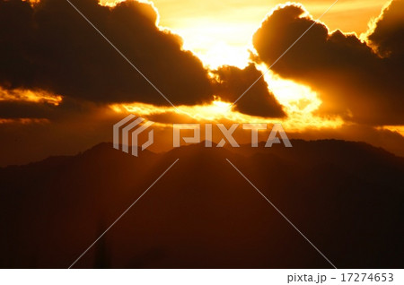 山と夕景 17274653