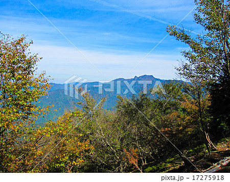 弥山川双門滝上部の鞍部から望む大普賢岳 17275918