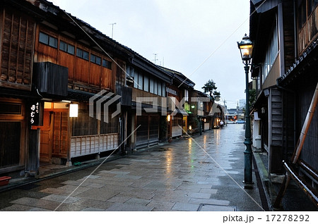 金沢 雨の夕暮れにし茶屋町 金沢 雨の夕暮れにし茶屋町 17278292