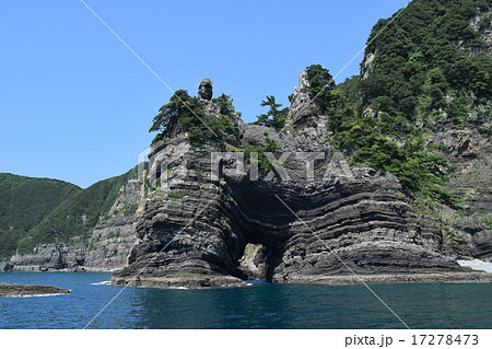 甑島の岩礁(鶴穴) 甑島の岩礁(鶴穴) 17278473