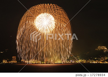 熱海海上花火の二尺玉の写真素材 [17278934] - PIXTA