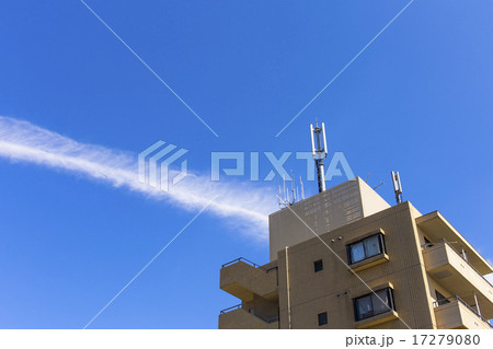 街景 携帯電話移動基地局 電線のある住宅地の空 街景 携帯電話移動基地局 電線のある住宅地の空 17279080