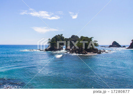 高知県大月町　弁天島 17280877